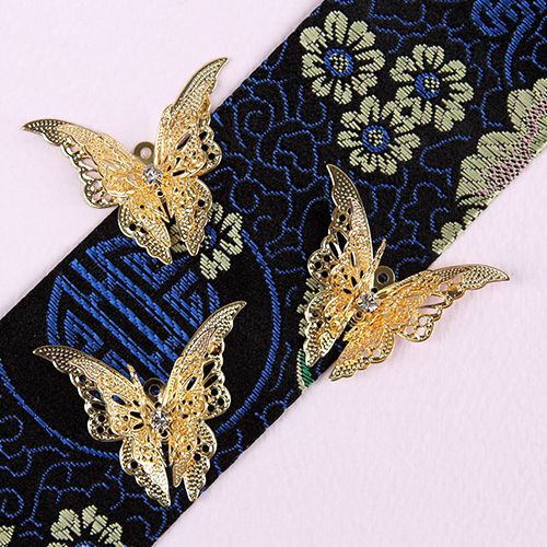 세겹뾰족날개나비펜던트(금속장식)